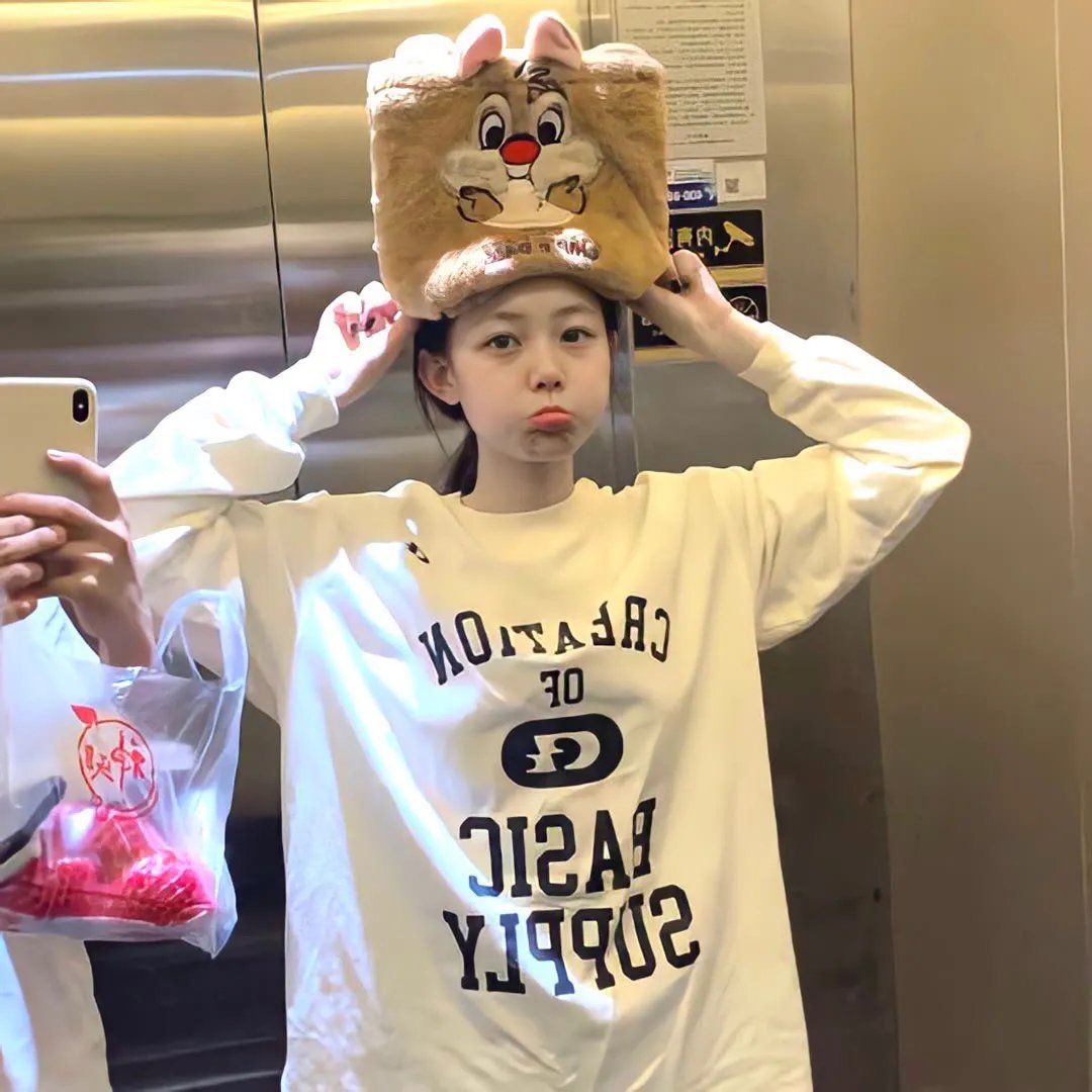 垃圾箱里的婴儿 海报